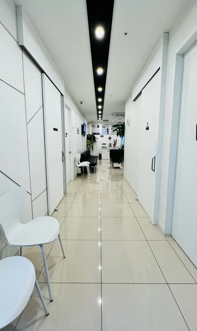 Corridor leading to the examination and consultation rooms